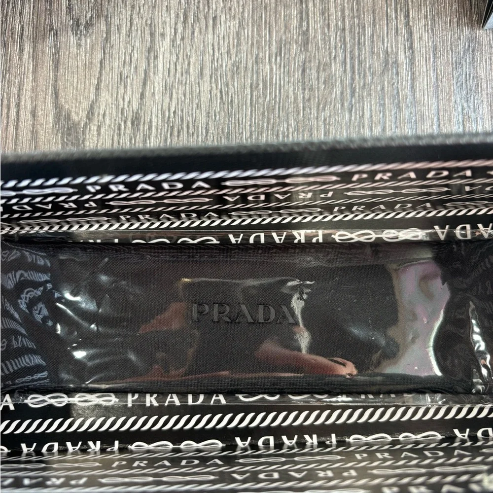 Prada - Picture 10 of 10